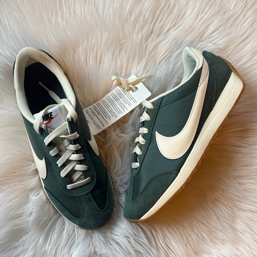 Nike Women’s Dark Green and Cream vintage Pacific Sneakers